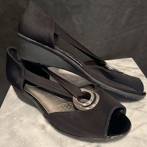 DexFlex Comfort Circle Open Toe Wedge - Picture 13 of 16